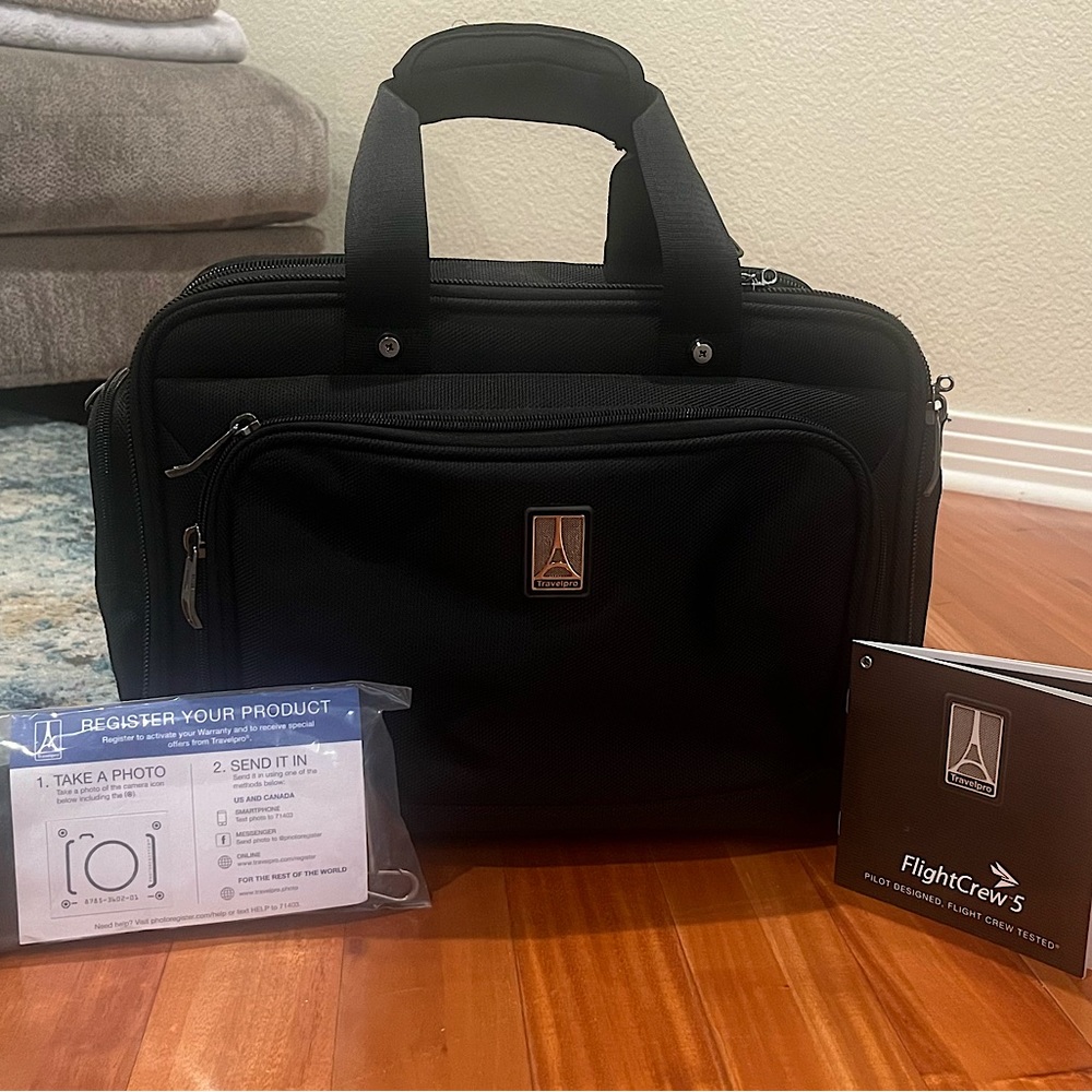 FlightCrew 5 Black Women's Carryall Brief Bag